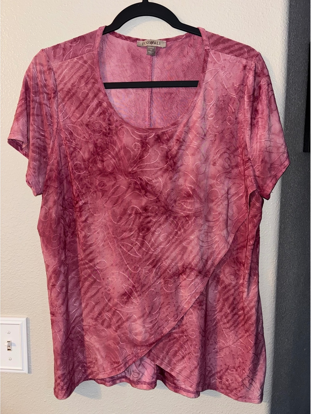 Roz Ali Blouse Womens 1X Pink Burgundy Burnout Paisley Tulip Hem Stretch USA